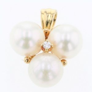 Mikimoto gold pendant.